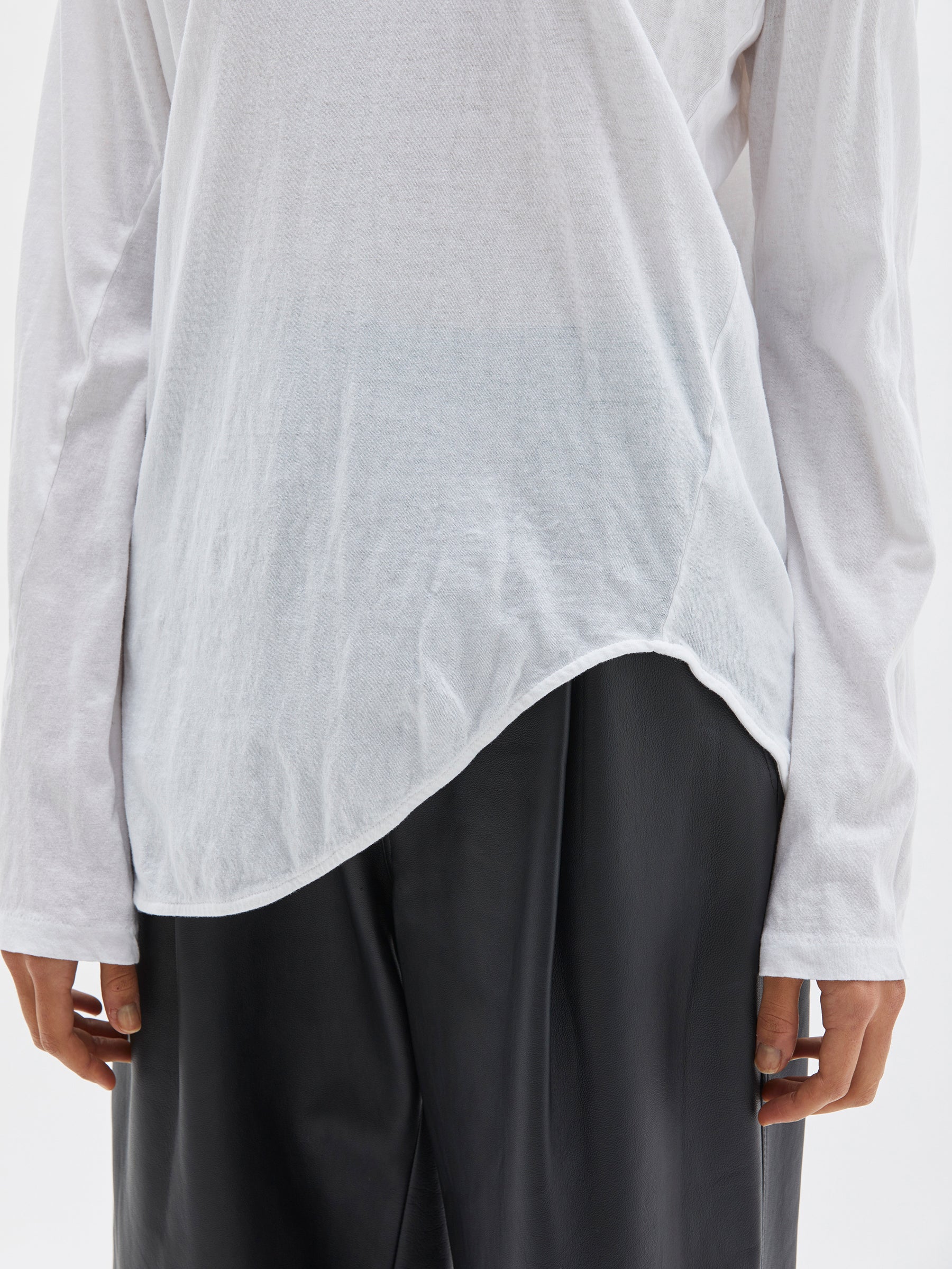 Bassike | Regular Scoop Hem Long Sleeve T.Shirt - White