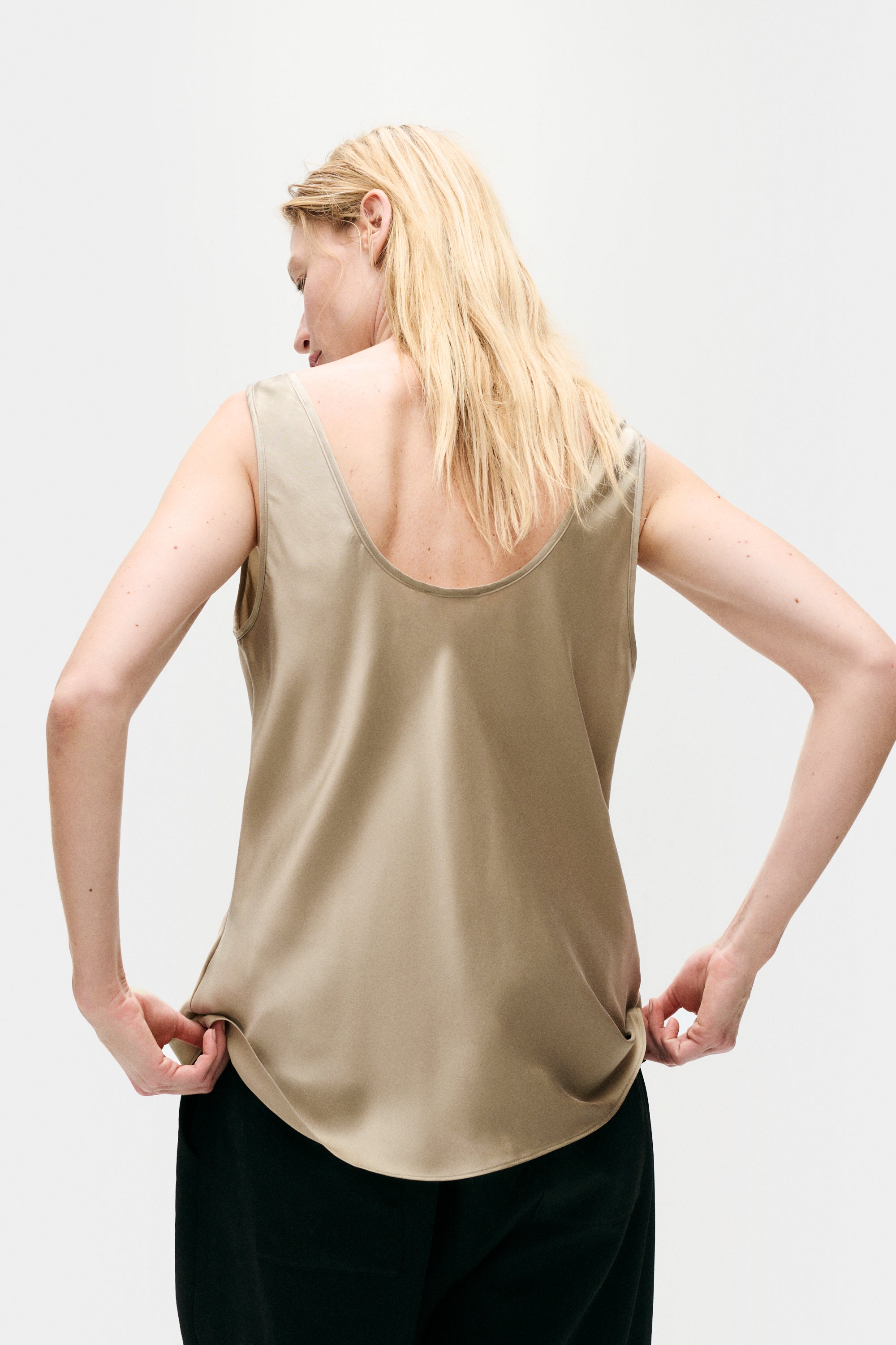 Silk Laundry | Scoop Neck Tank - Graphite